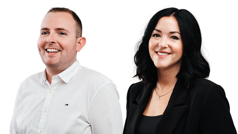 Oak Duo Recognised for Dedication to Client Services 