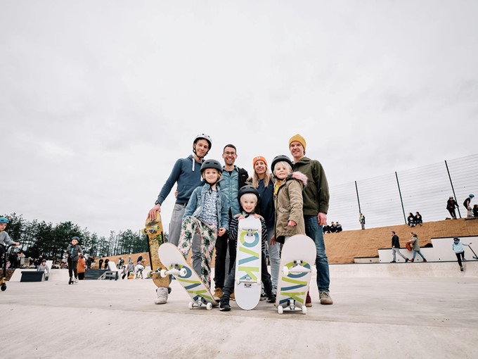 oak-group-kids-with-skateboards